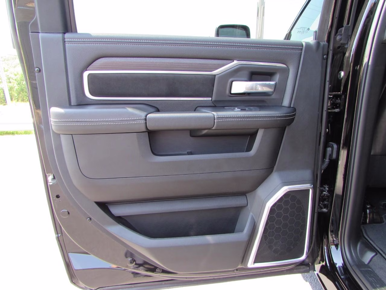 2026 Diamond Black Crystal Pearlcoat Ram 2500 Laramie 4X4 Truck