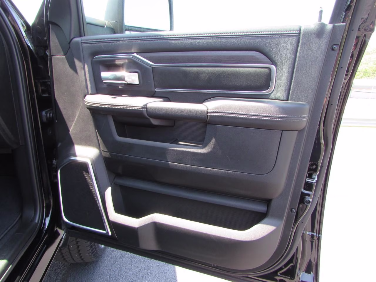 2026 Diamond Black Crystal Pearlcoat Ram 2500 Laramie 4X4 Truck