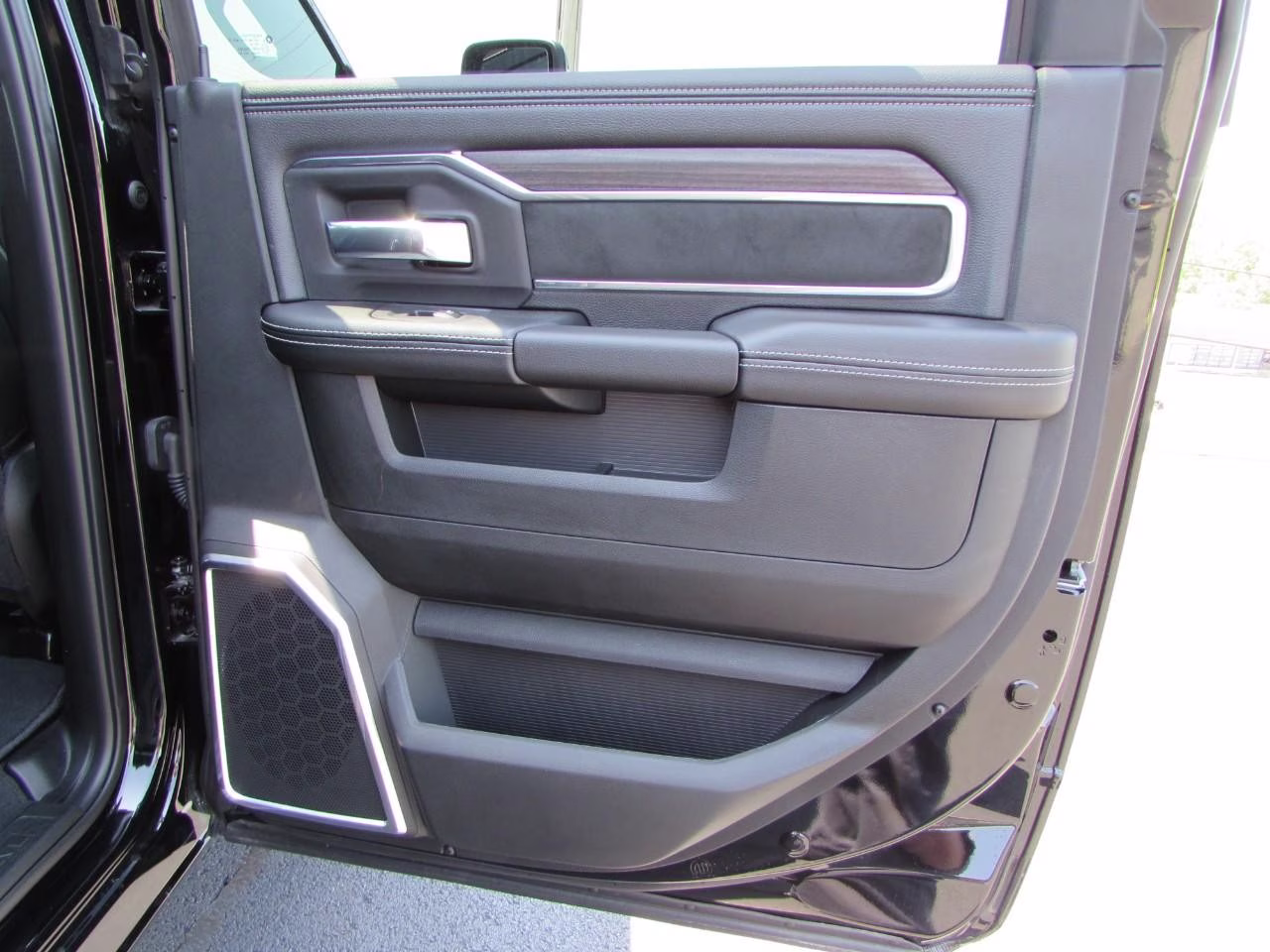 2026 Diamond Black Crystal Pearlcoat Ram 2500 Laramie 4X4 Truck