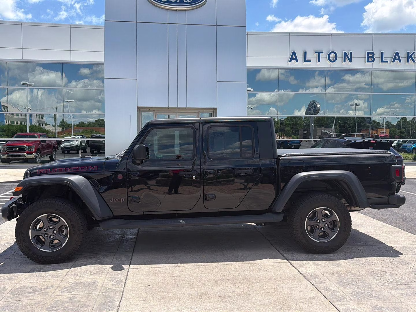 2023 Black Clearcoat Jeep Gladiator Rubicon 4X4 Truck