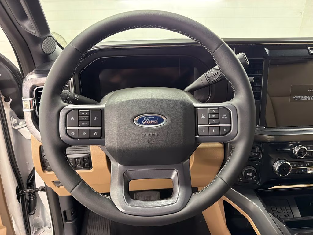 2026 STAR WHITE Ford Super Duty F-250 SRW Lariat 4X4 Truck