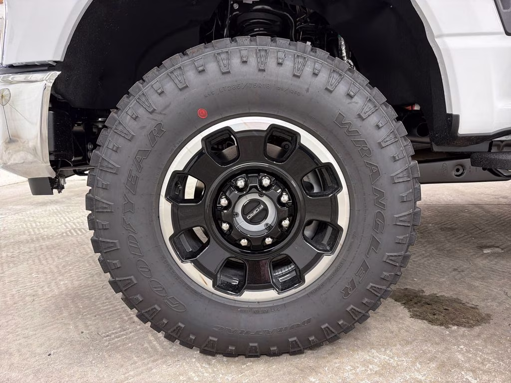 2026 AVALANCHE Ford Super Duty F-250 SRW XLT 4X4 Truck