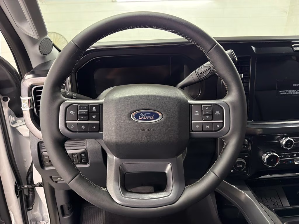 2026 STAR WHITE Ford Super Duty F-250 SRW Lariat 4X4 Truck
