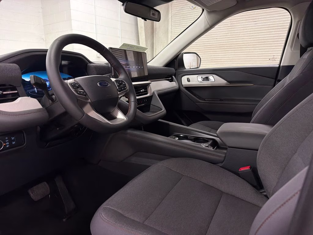 2026 STAR WHITE Ford Explorer Active RWD SUV