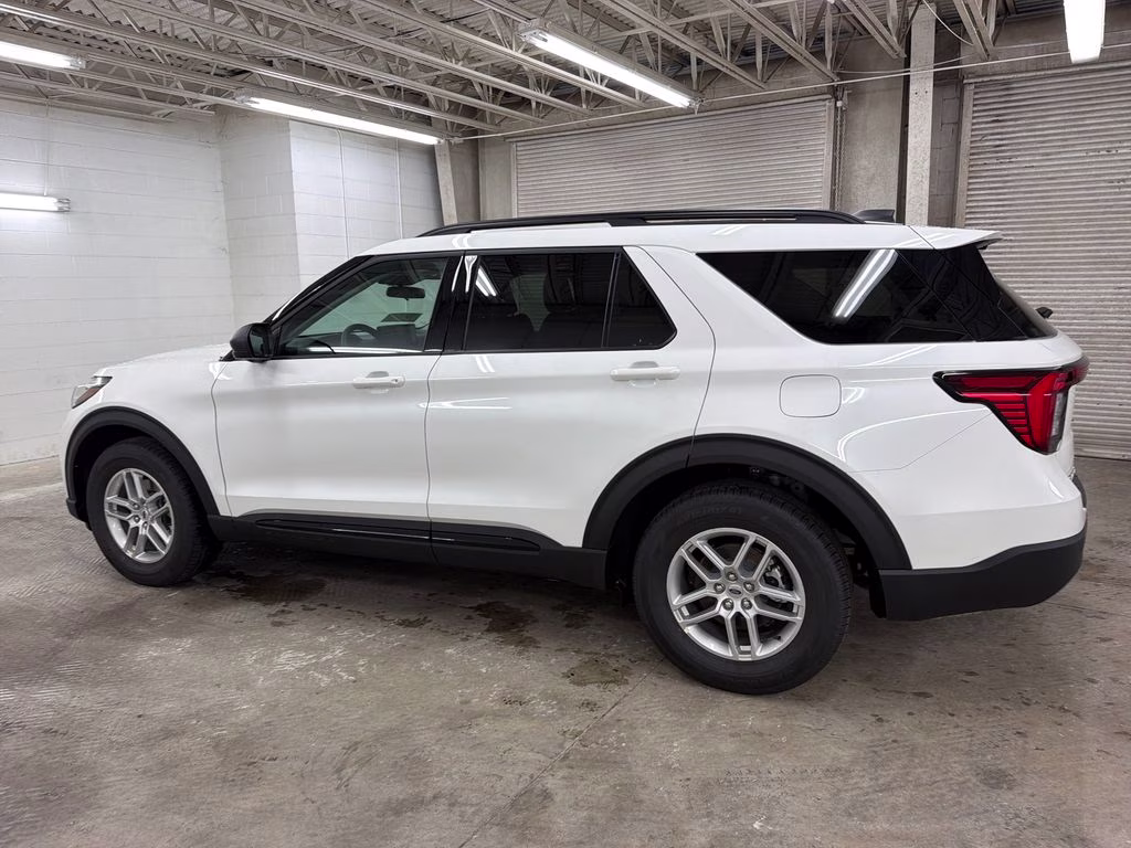 2026 STAR WHITE TRI-COAT Ford Explorer Active RWD SUV