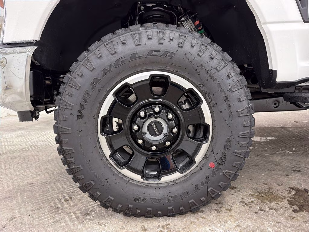 2026 STAR WHITE Ford Super Duty F-250 SRW Lariat Tremor 4X4 Truck