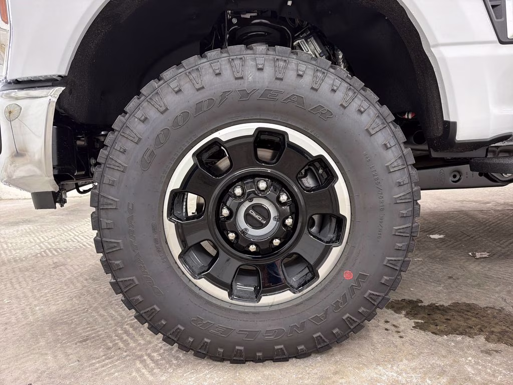 2026 AVALANCHE Ford Super Duty F-250 SRW Lariat 4X4 Truck
