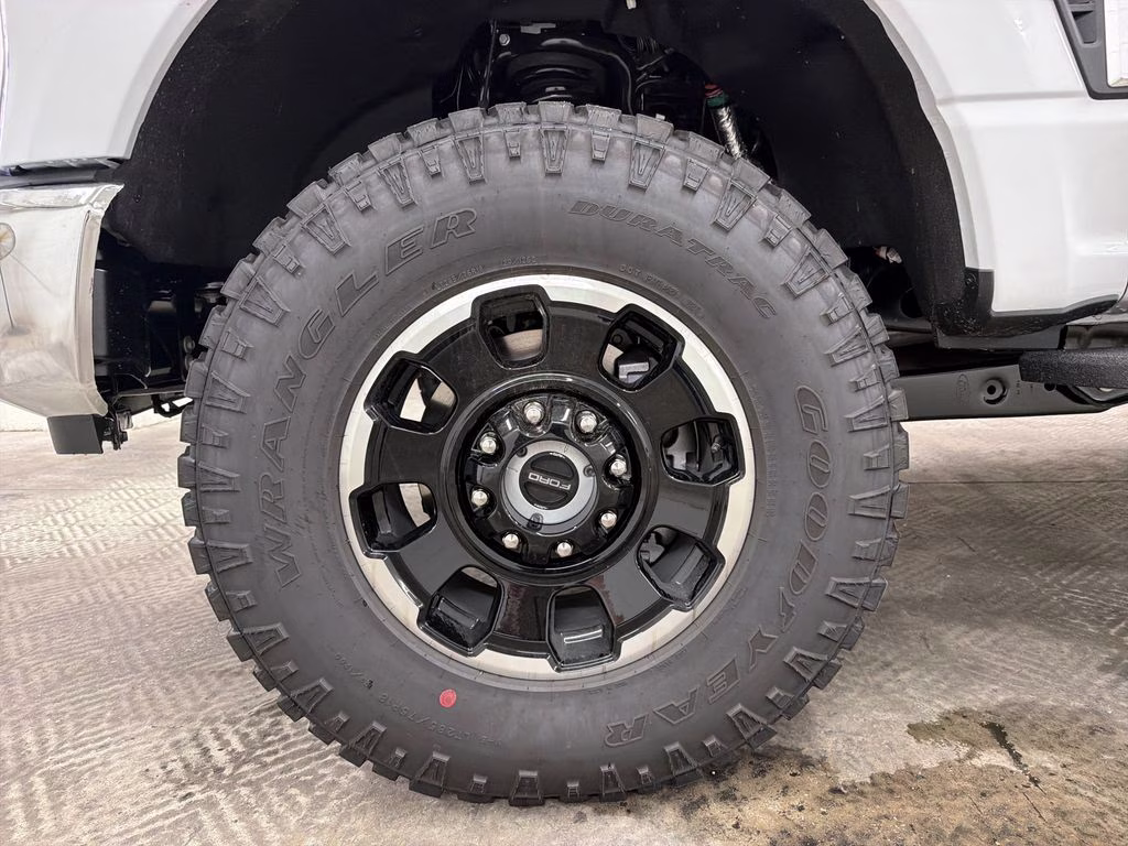 2026 AVALANCHE Ford Super Duty F-250 SRW XLT 4X4 Truck