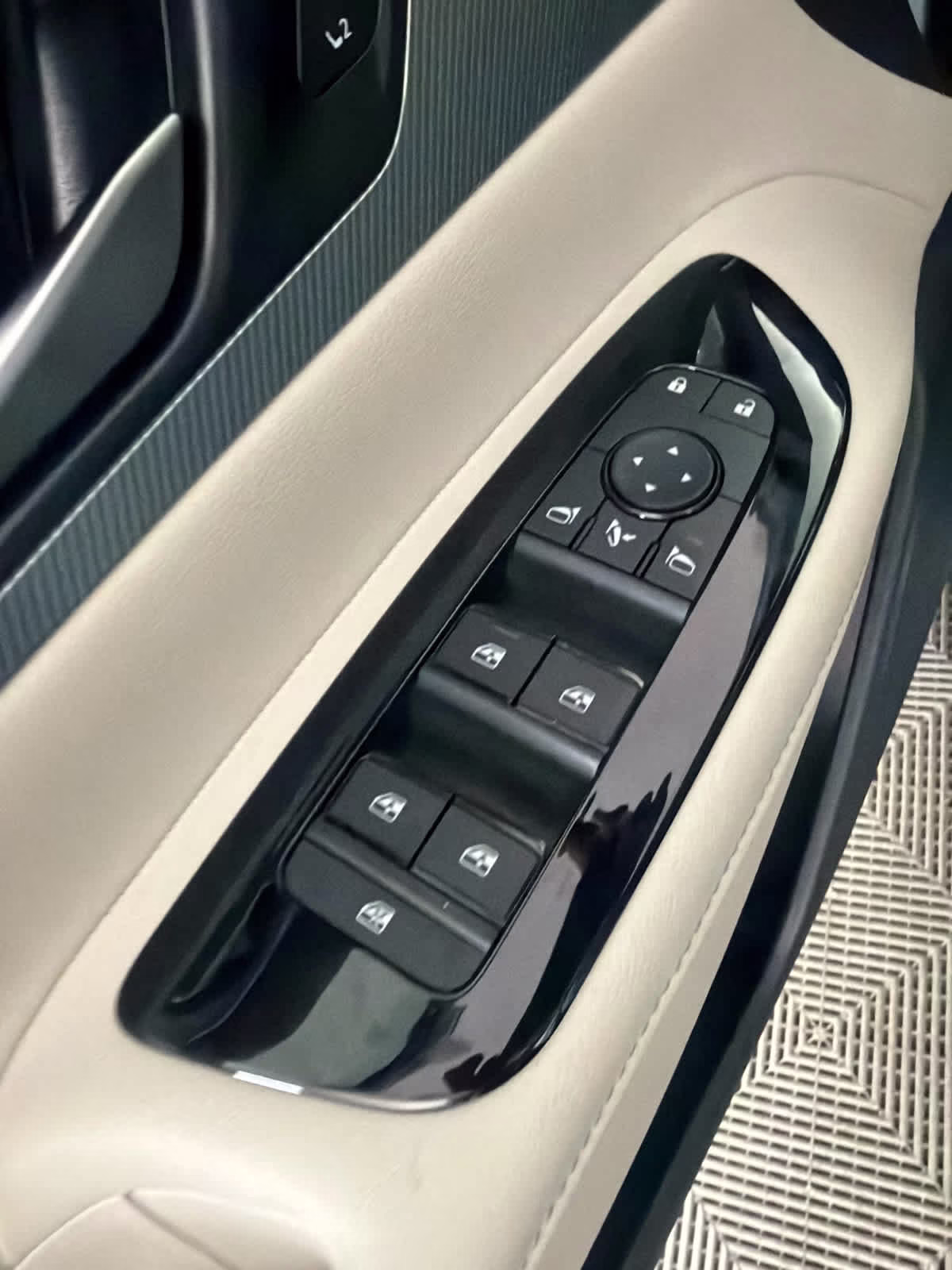 2026 Everest White Pearl Tricoat Nissan Murano Platinum AWD SUV
