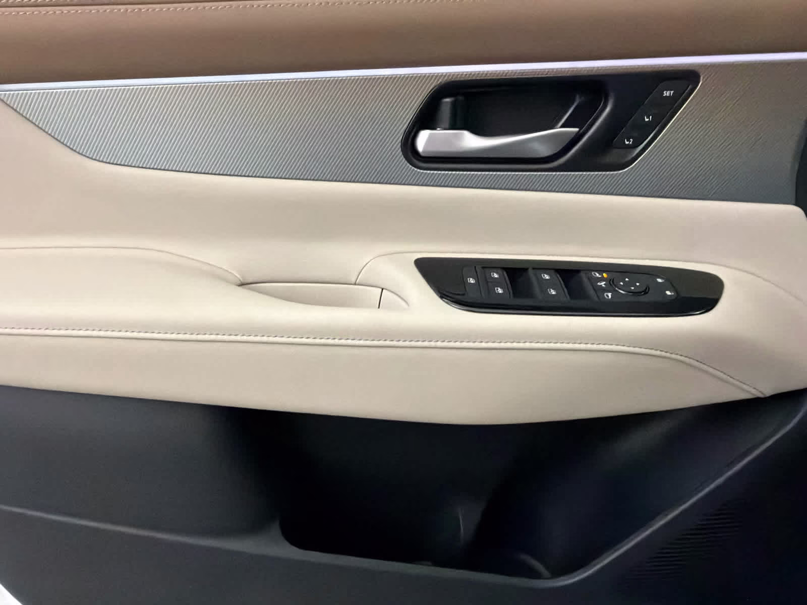 2026 Everest White Pearl Tricoat Nissan Murano Platinum AWD SUV