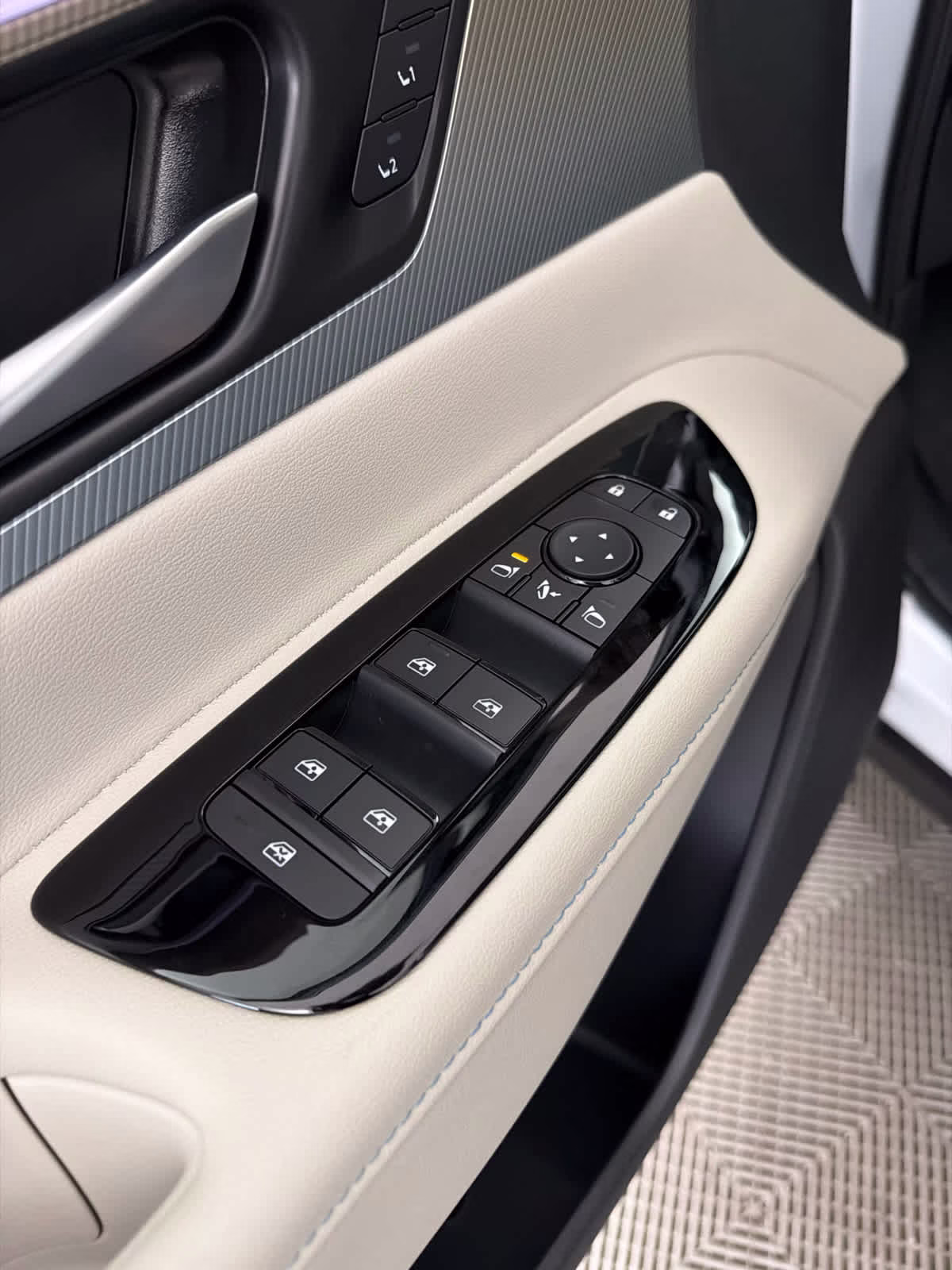 2026 Everest White Pearl Tricoat Nissan Murano Platinum AWD SUV