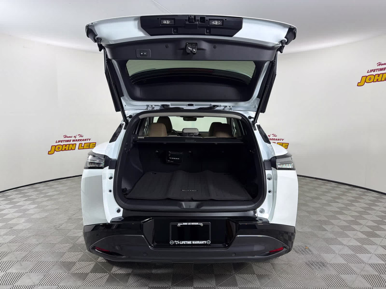 2026 Everest White Pearl Tricoat Nissan Murano Platinum AWD SUV