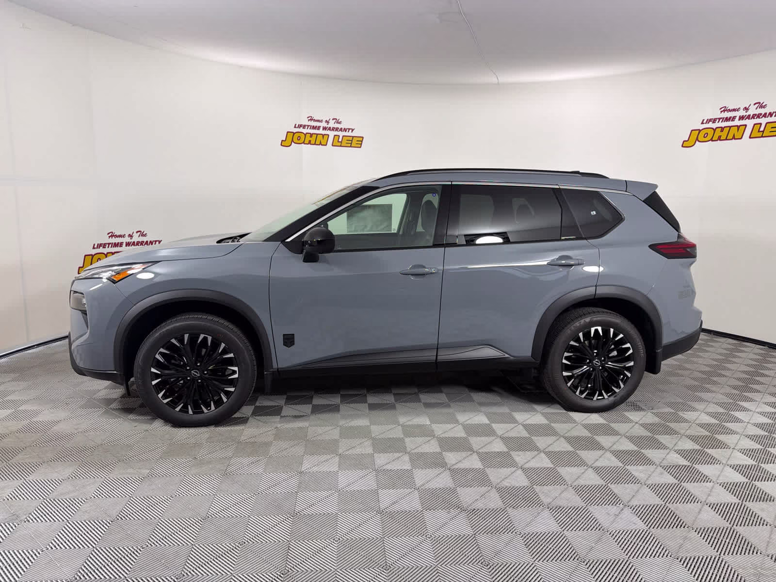 2026 Boulder Gray Pearl Nissan Rogue Dark Armor FWD SUV