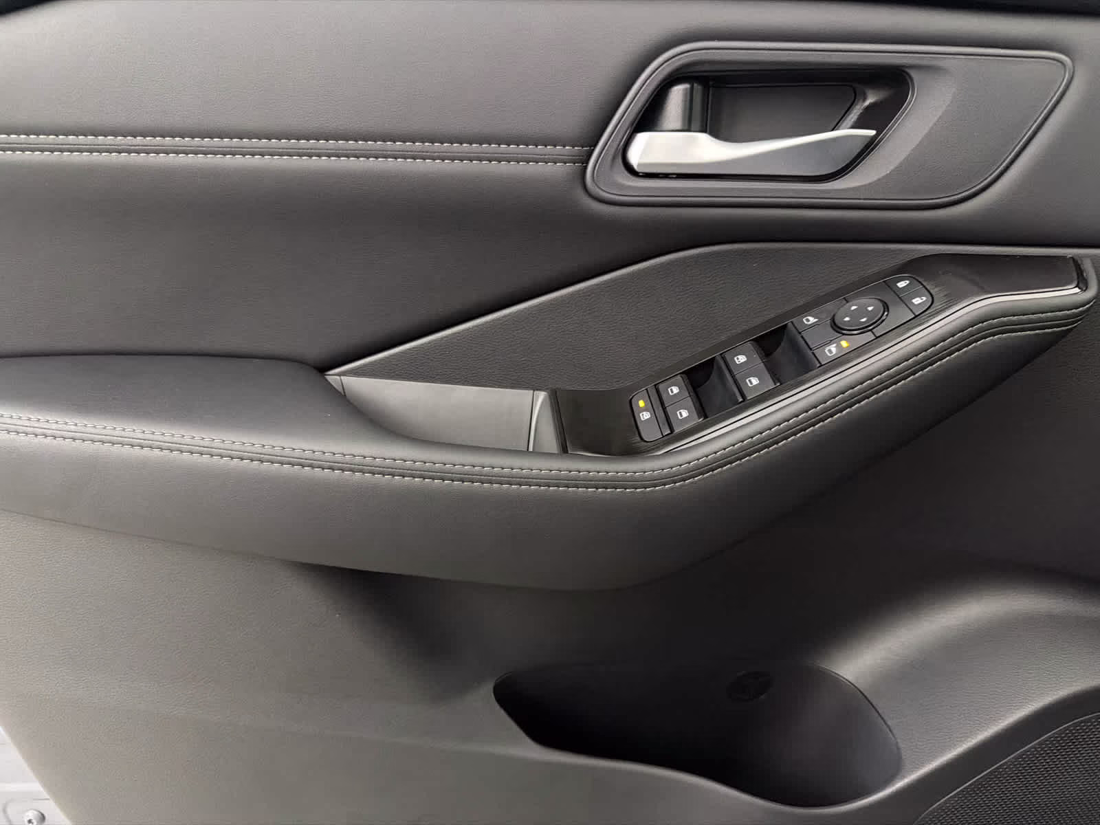 2026 Boulder Gray Pearl Nissan Rogue Dark Armor FWD SUV