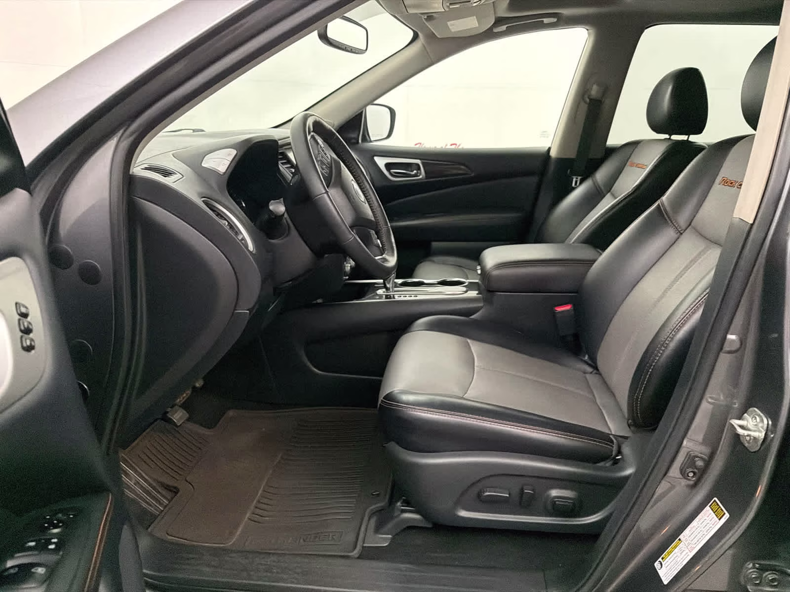 2020 Gun Metallic Nissan Pathfinder SL FWD SUV