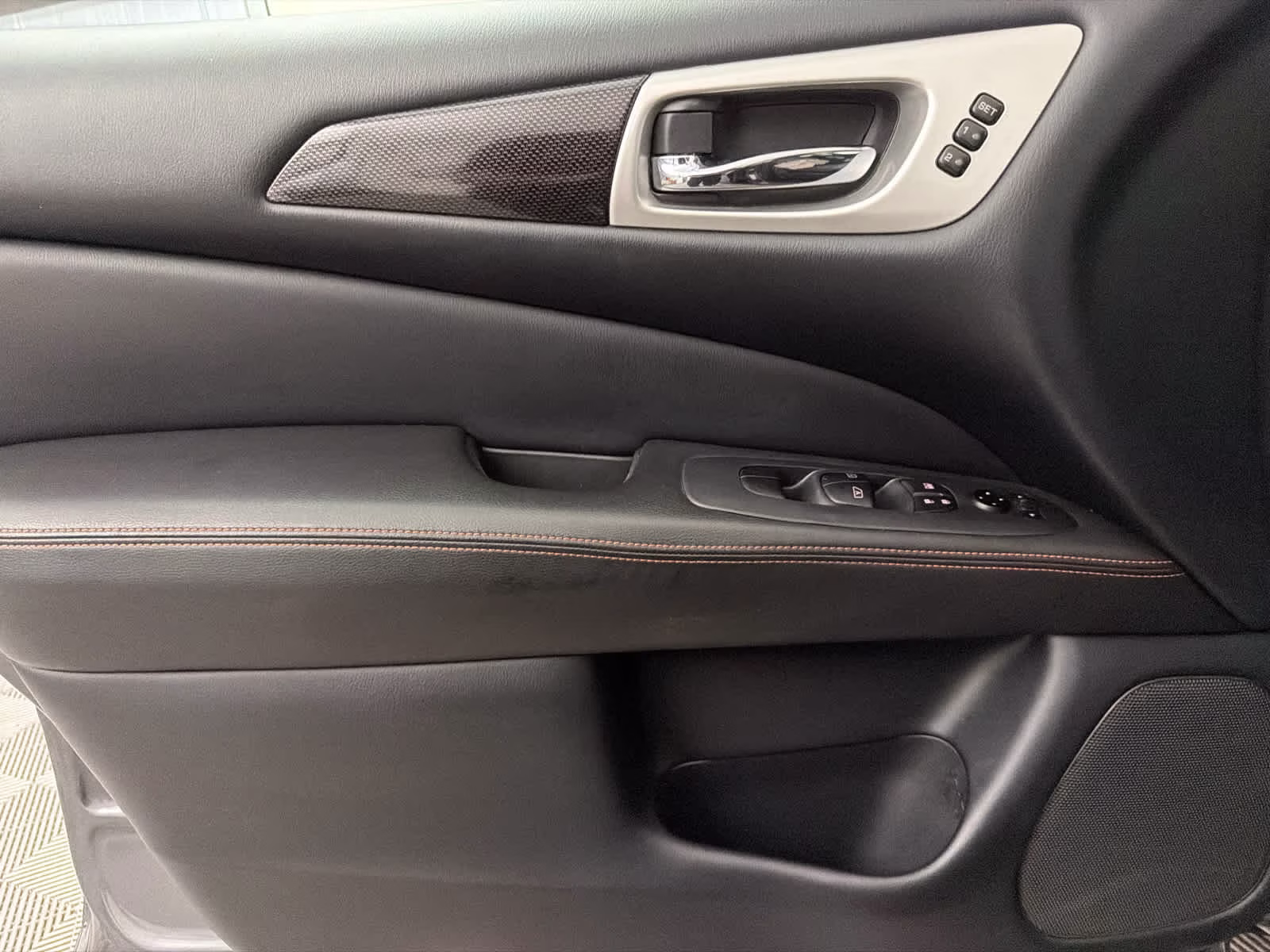 2020 Gun Metallic Nissan Pathfinder SL FWD SUV