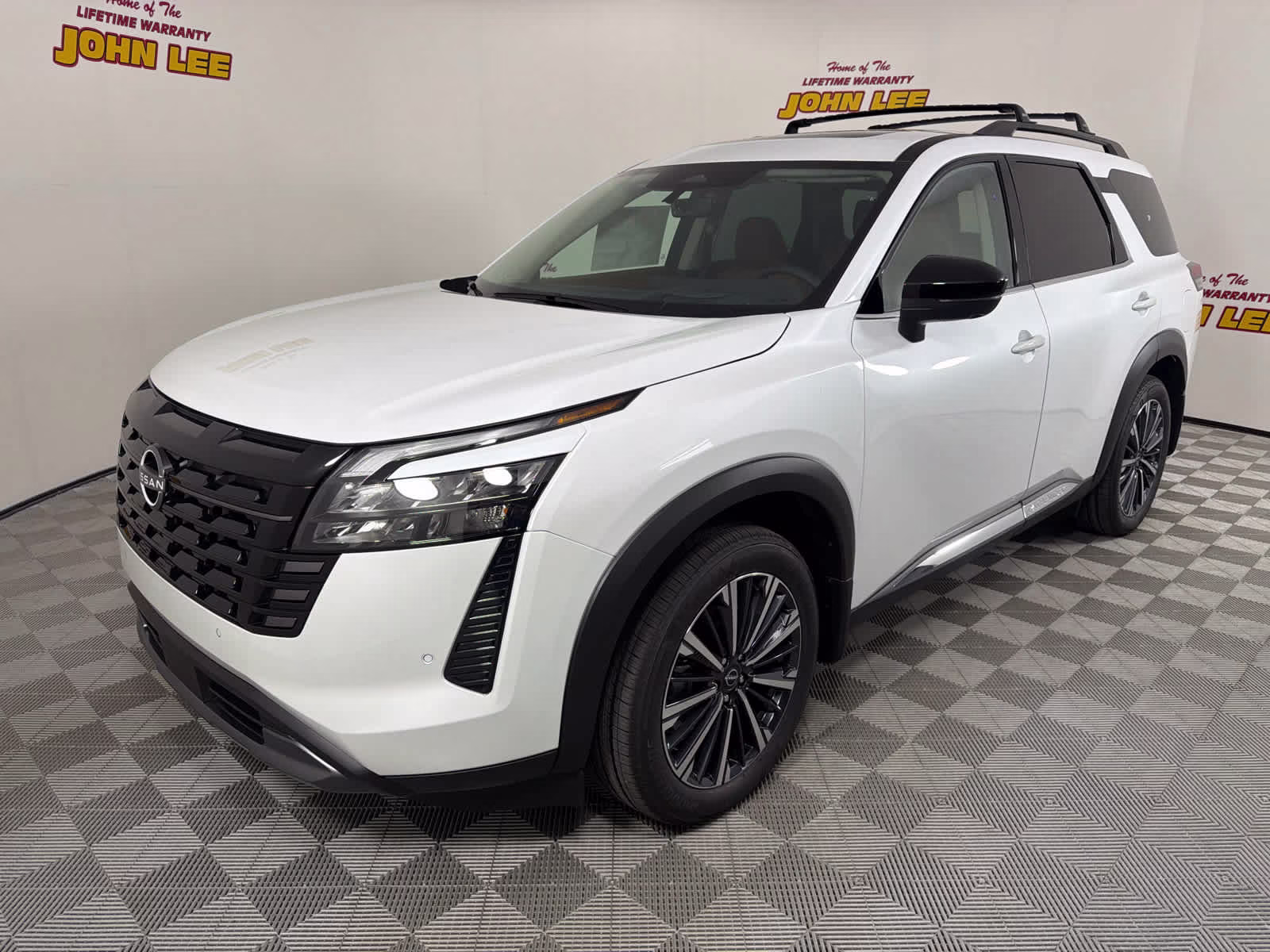 2026 Everest White Pearl Tricoat Nissan Pathfinder Platinum FWD SUV
