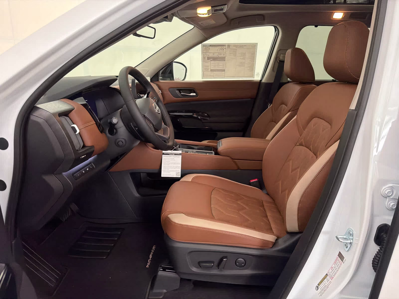 2026 Everest White Pearl Tricoat Nissan Pathfinder Platinum FWD SUV