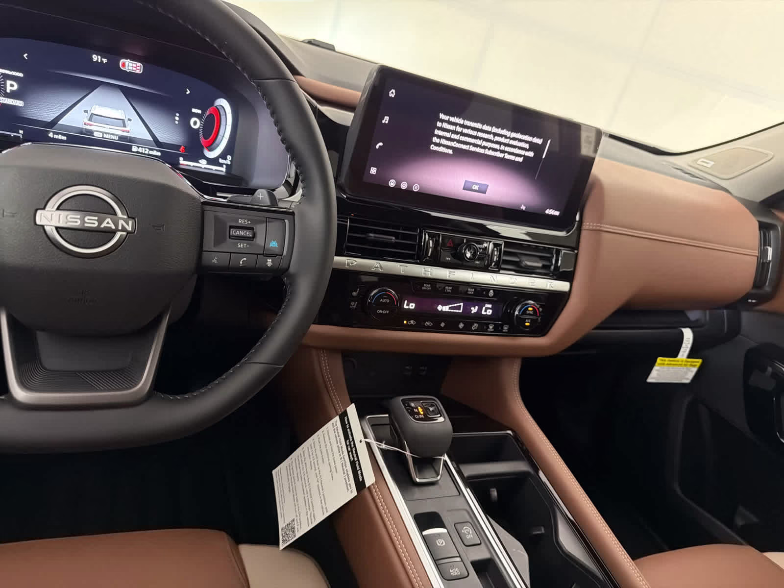 2026 Everest White Pearl Tricoat Nissan Pathfinder Platinum FWD SUV