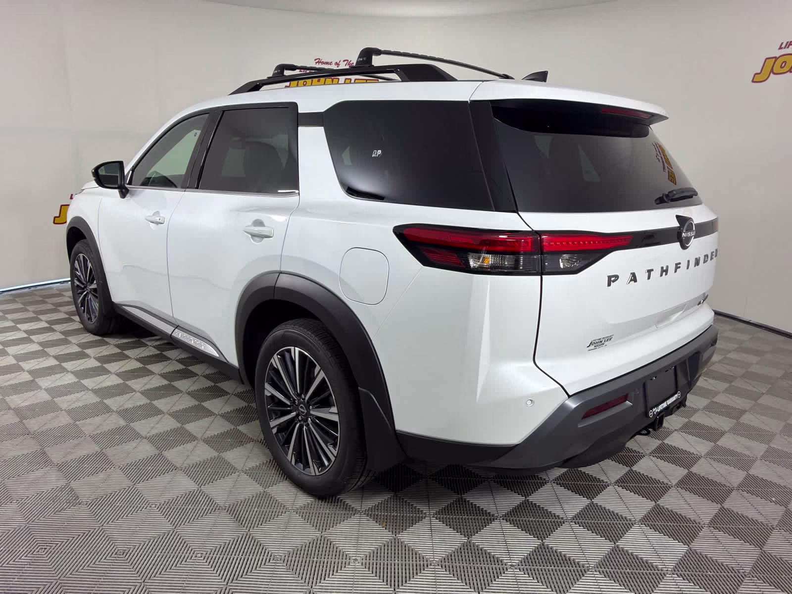 2026 Everest White Pearl Tricoat Nissan Pathfinder Platinum FWD SUV