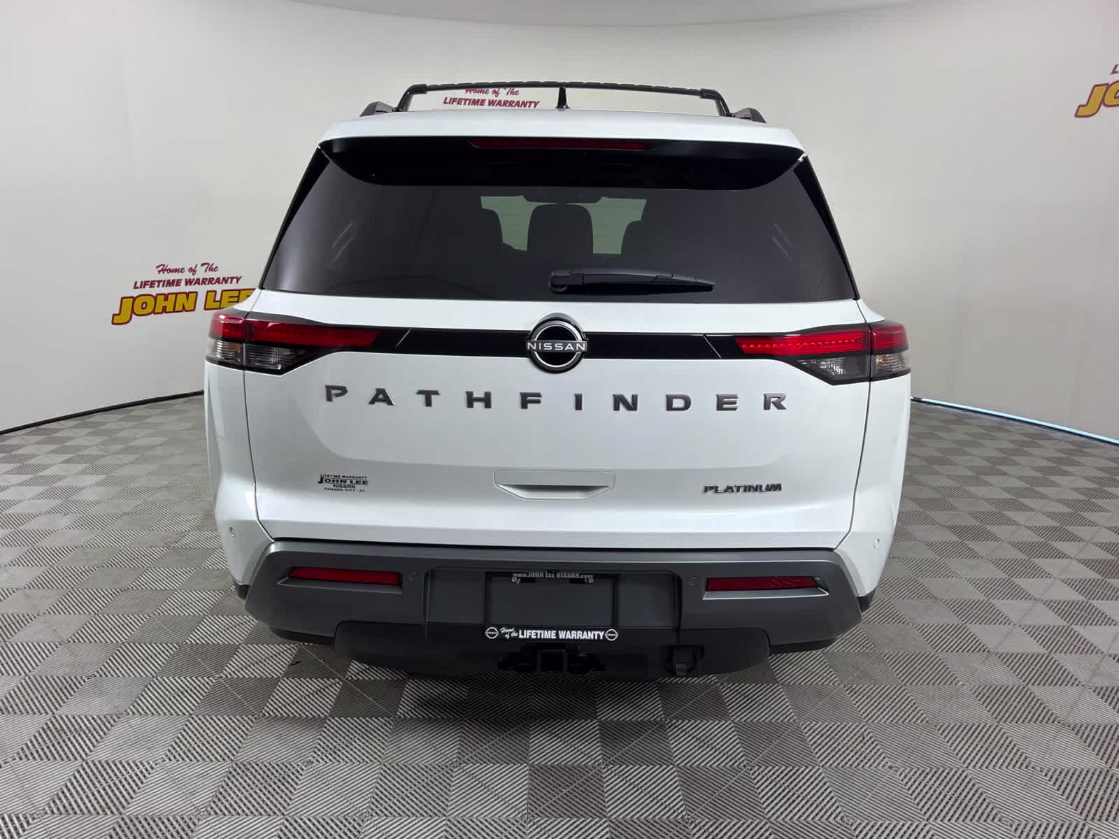 2026 Everest White Pearl Tricoat Nissan Pathfinder Platinum FWD SUV