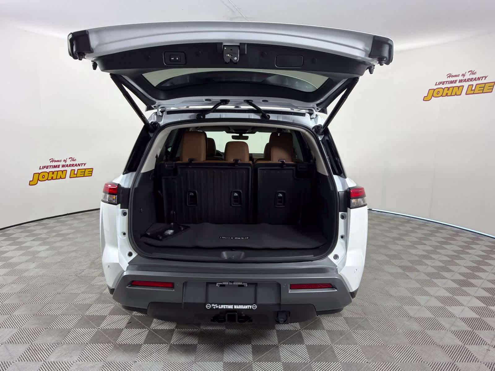 2026 Everest White Pearl Tricoat Nissan Pathfinder Platinum FWD SUV