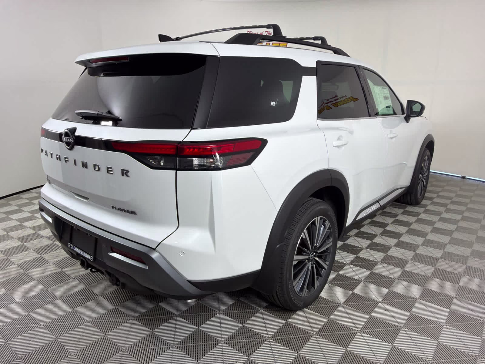 2026 Everest White Pearl Tricoat Nissan Pathfinder Platinum FWD SUV