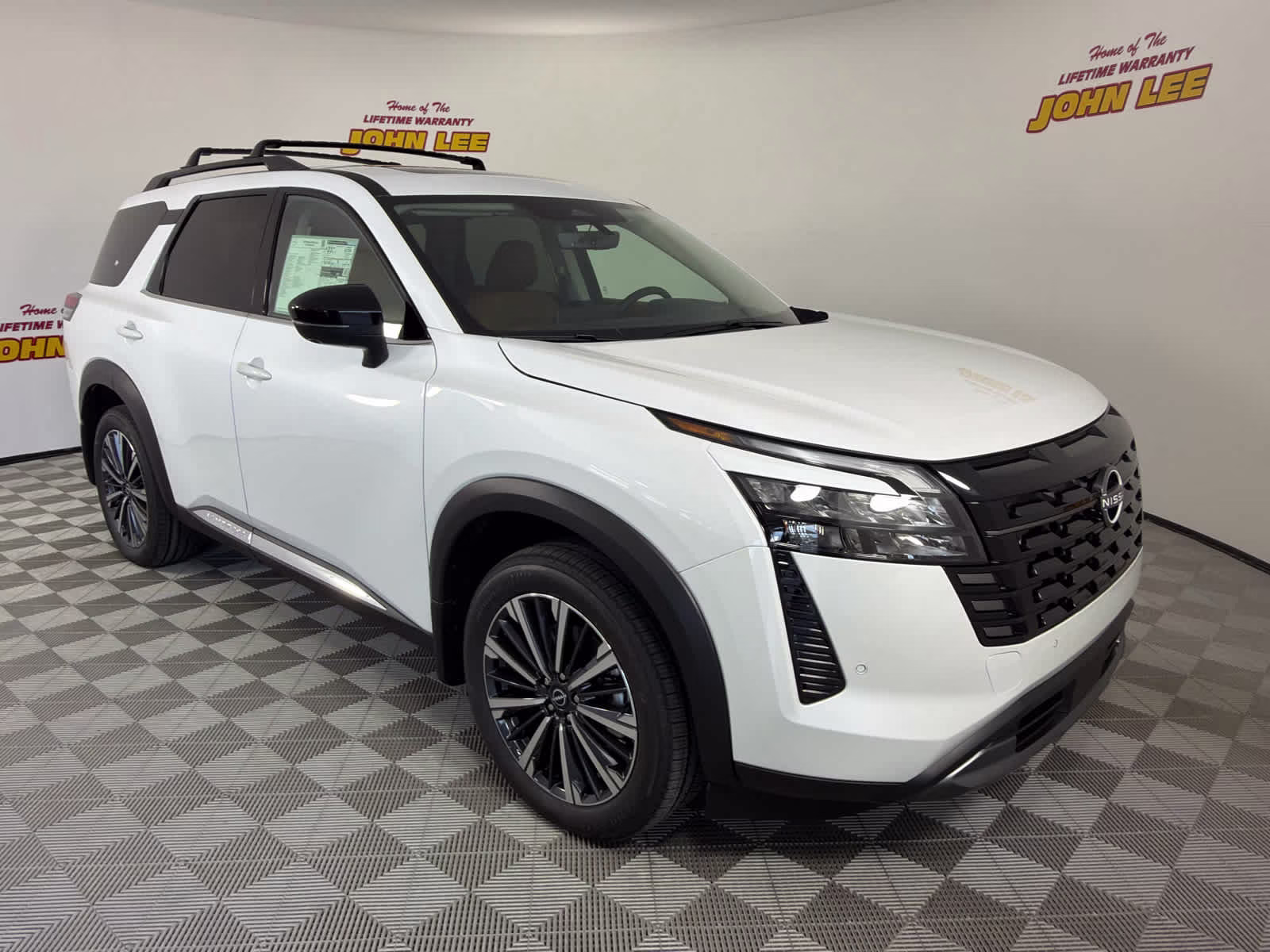 2026 Everest White Pearl Tricoat Nissan Pathfinder Platinum FWD SUV