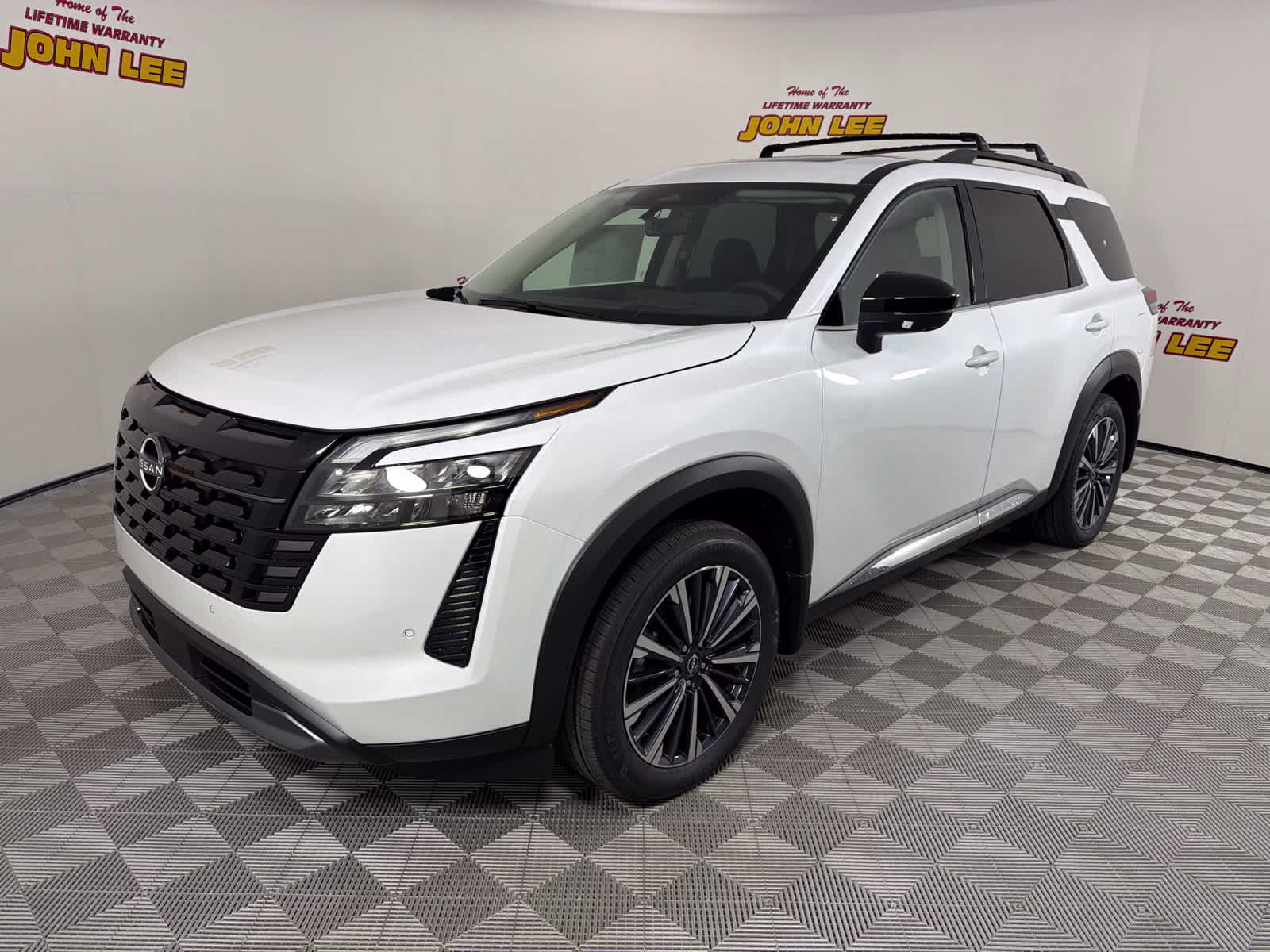 2026 Everest White Pearl Tricoat Nissan Pathfinder Platinum FWD SUV