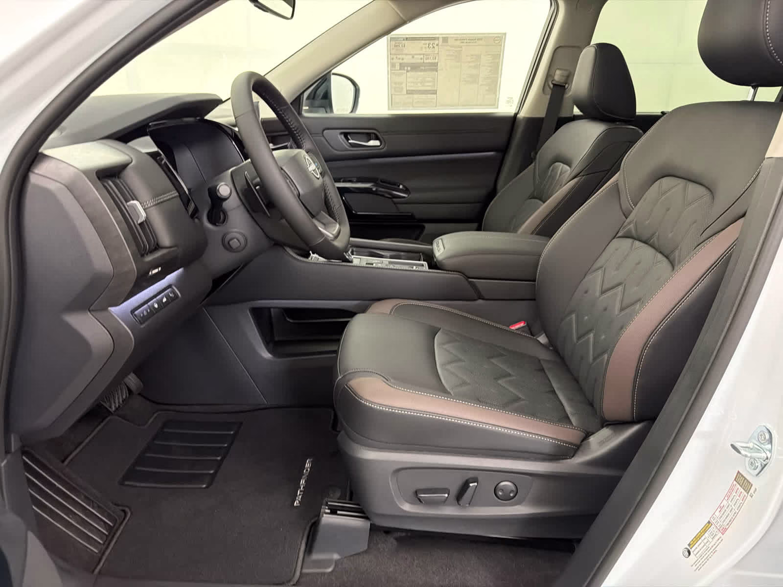 2026 Everest White Pearl Tricoat Nissan Pathfinder Platinum FWD SUV