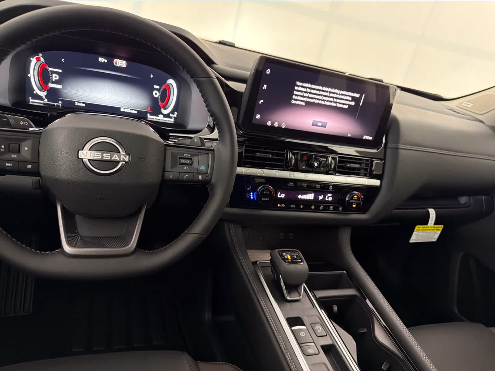 2026 Everest White Pearl Tricoat Nissan Pathfinder Platinum FWD SUV