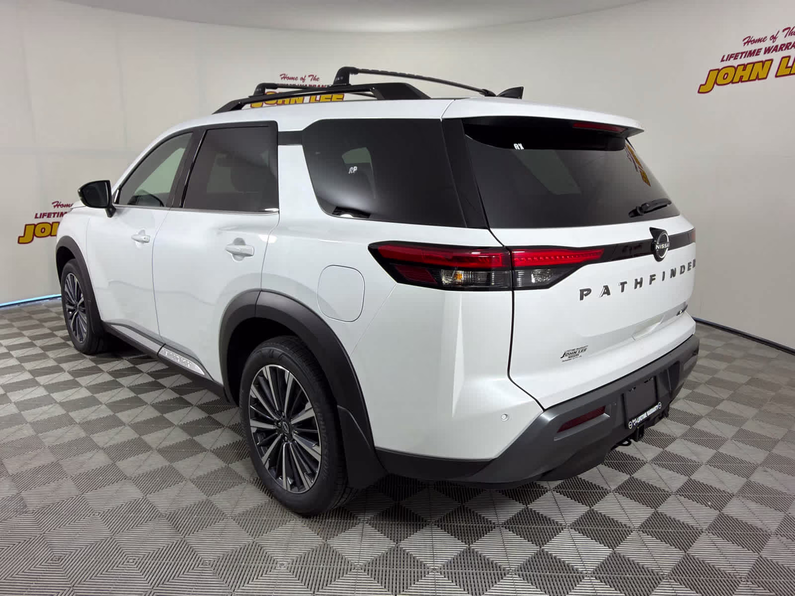 2026 Everest White Pearl Tricoat Nissan Pathfinder Platinum FWD SUV