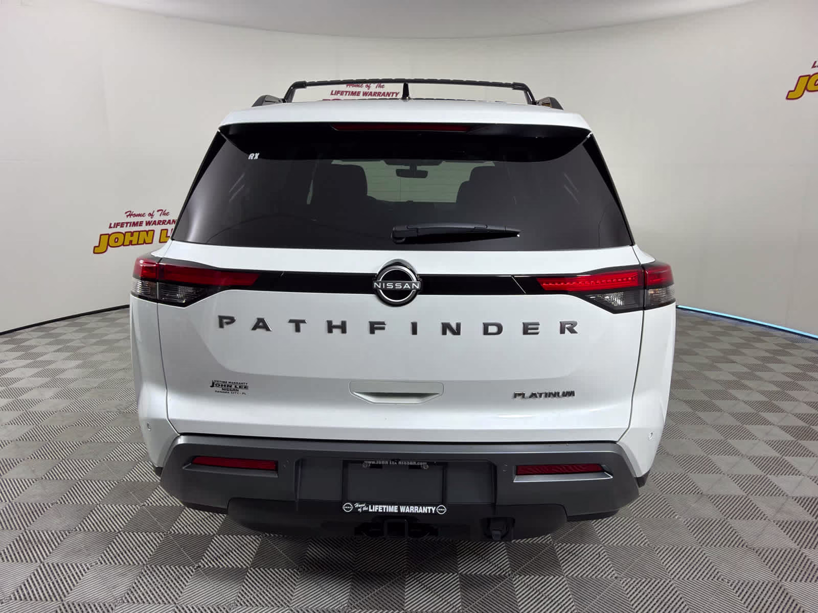 2026 Everest White Pearl Tricoat Nissan Pathfinder Platinum FWD SUV