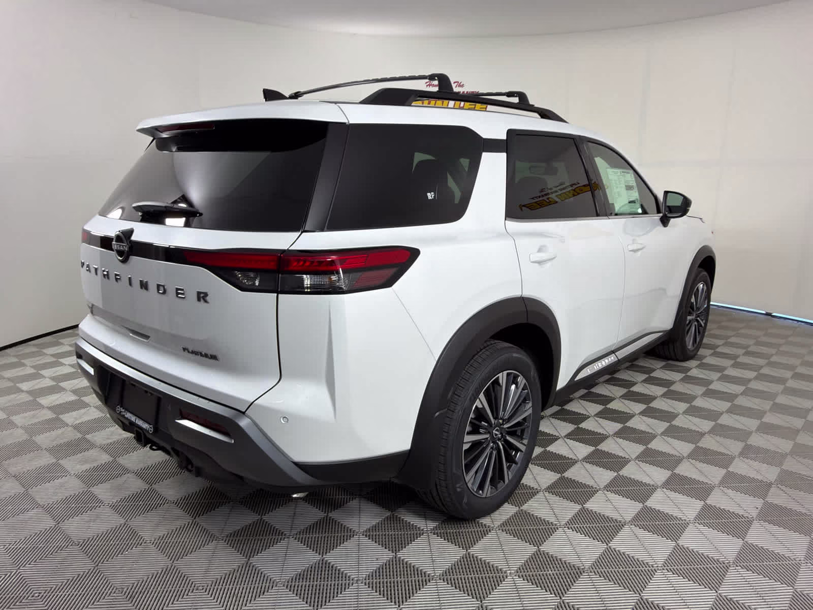 2026 Everest White Pearl Tricoat Nissan Pathfinder Platinum FWD SUV