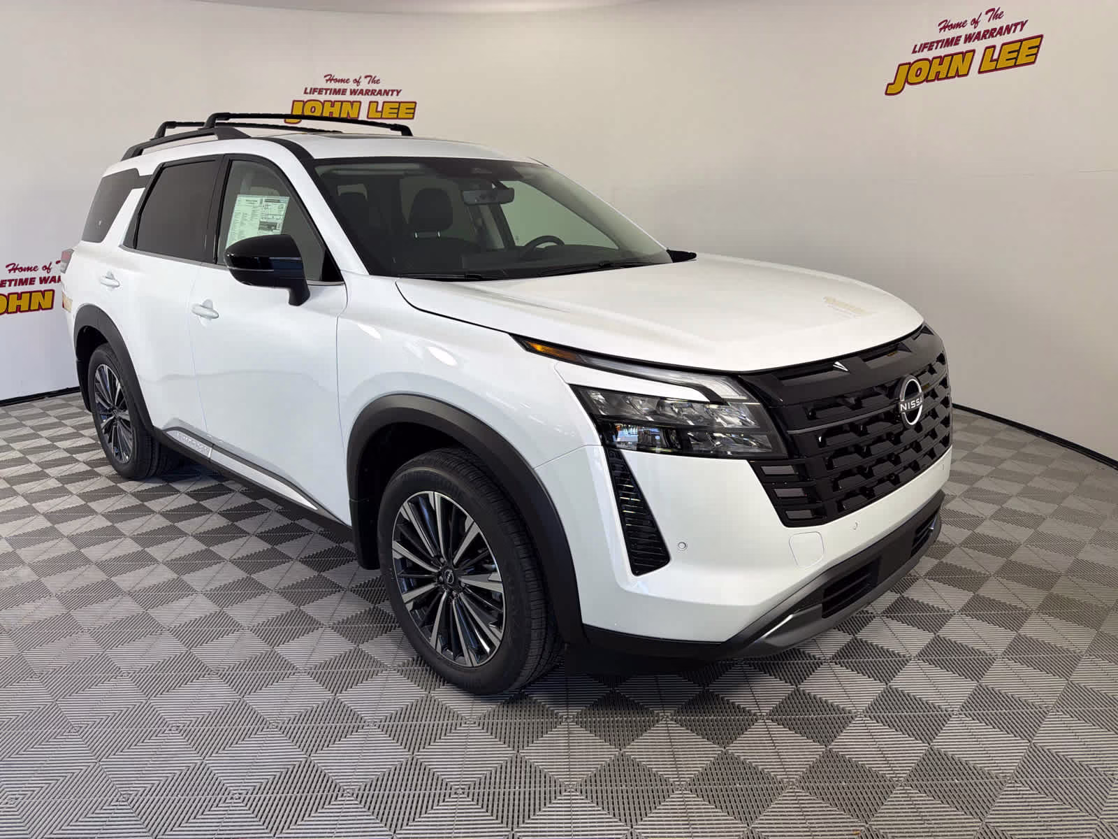2026 Everest White Pearl Tricoat Nissan Pathfinder Platinum FWD SUV