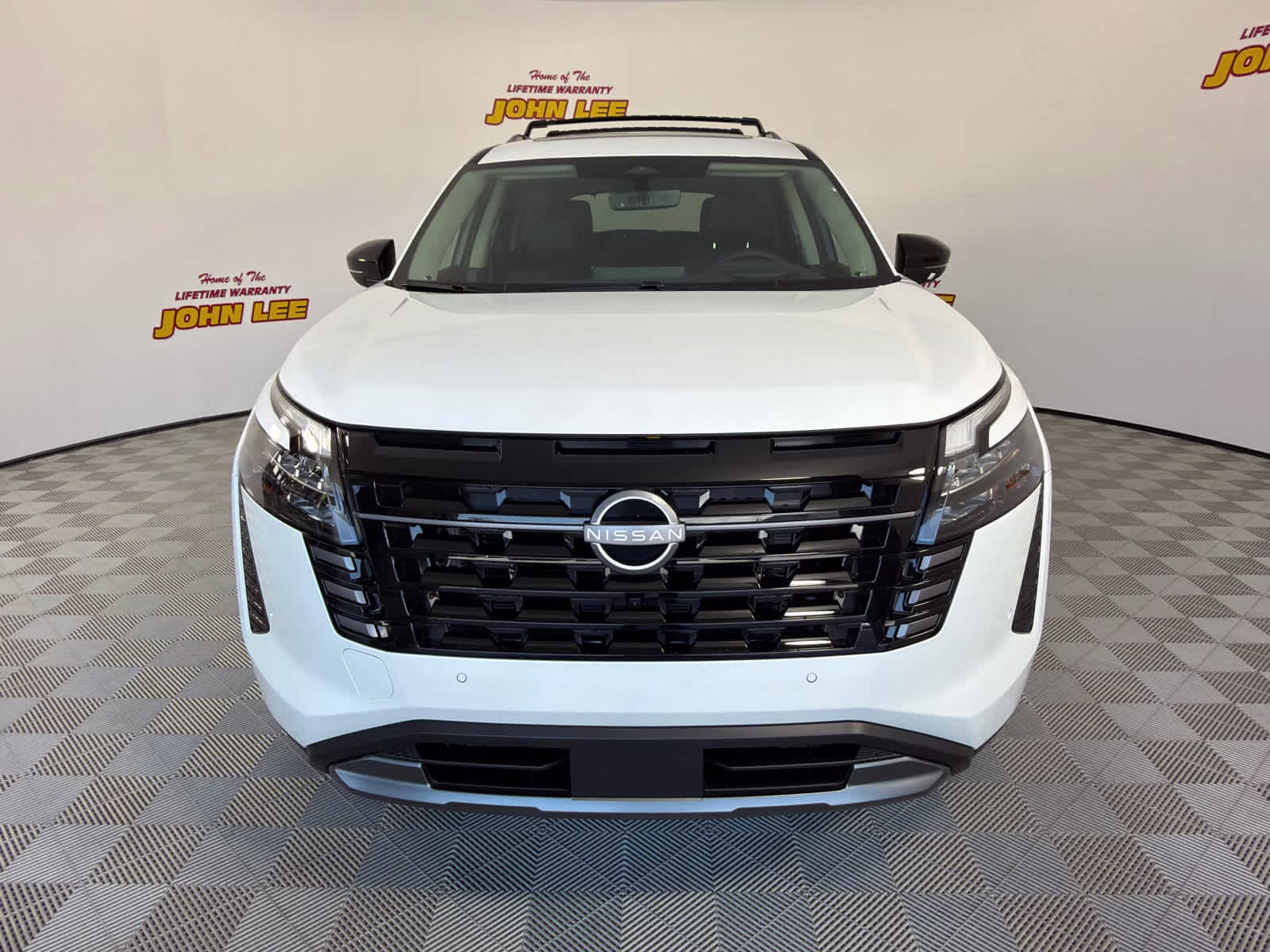 2026 Everest White Pearl Tricoat Nissan Pathfinder Platinum FWD SUV