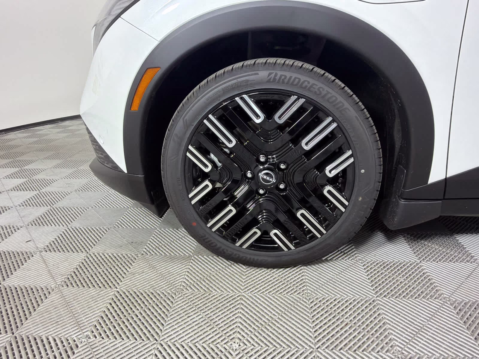 2026 Everest White Pearl Tricoat/Black Nissan LEAF PLATINUM+ FWD SUV