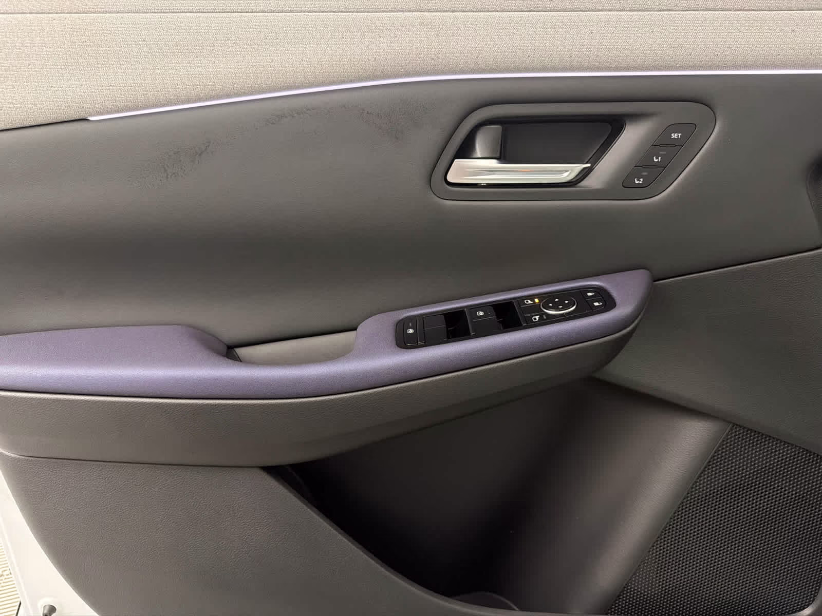 2026 Everest White Pearl Tricoat/Black Nissan LEAF PLATINUM+ FWD SUV