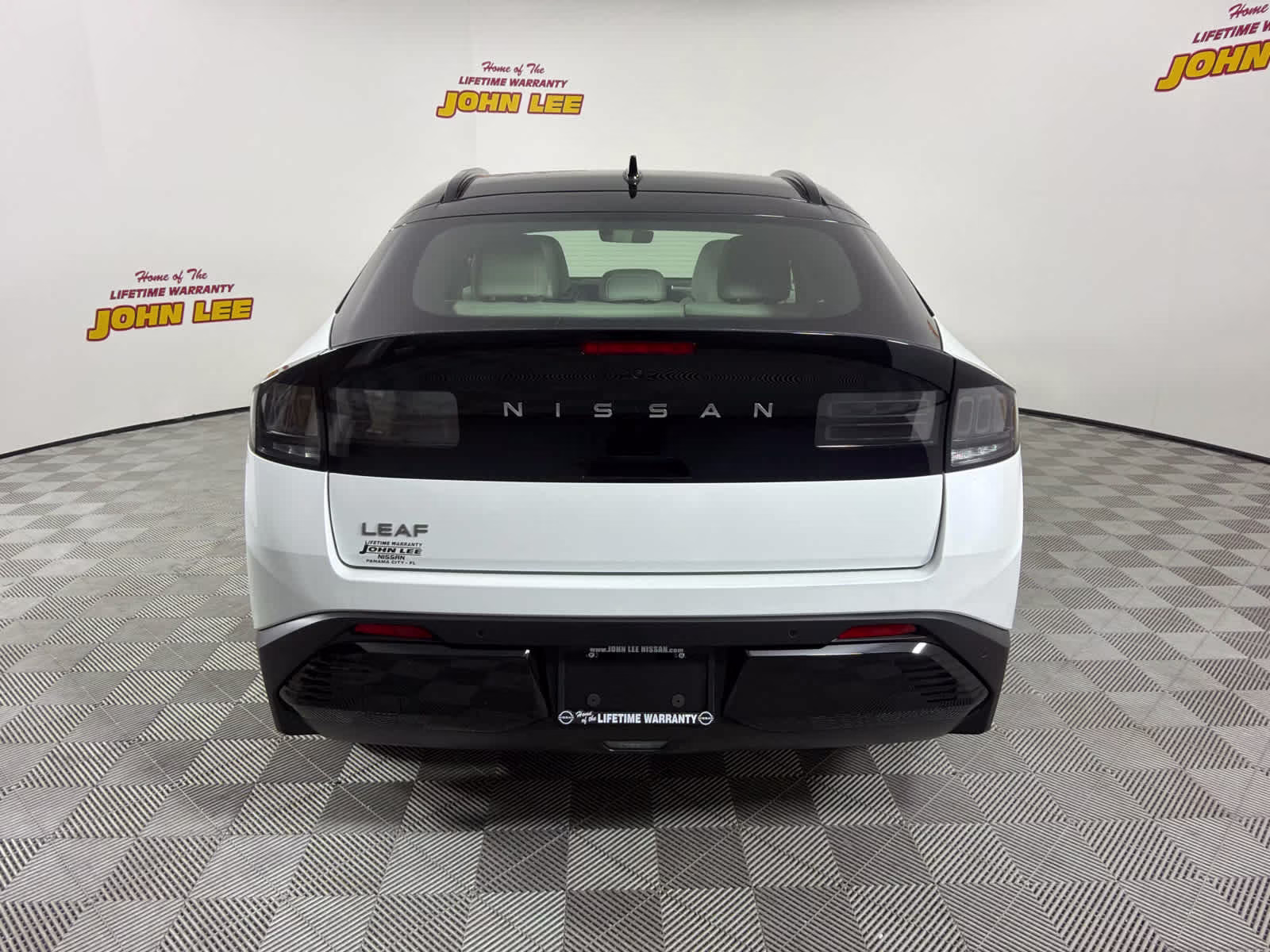 2026 Everest White Pearl Tricoat/Black Nissan LEAF PLATINUM+ FWD SUV