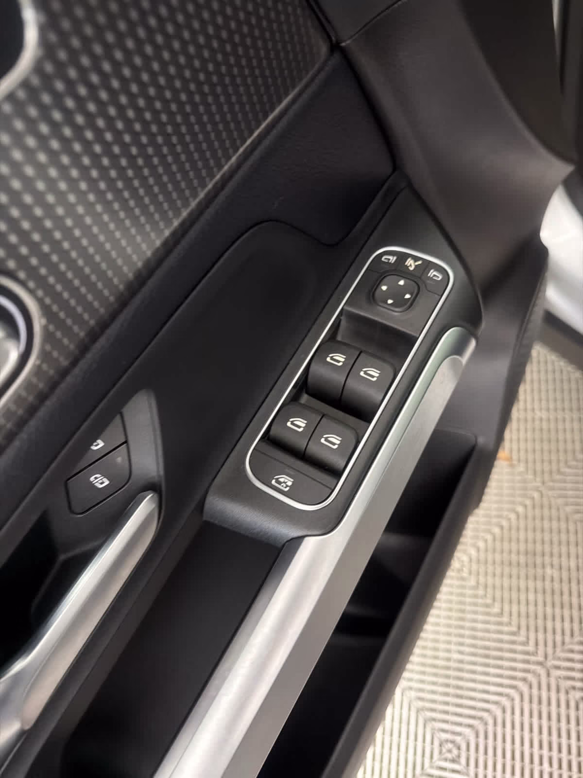 2020 Iridium Silver Metallic Mercedes-Benz GLB 250 GLB 250 AWD SUV