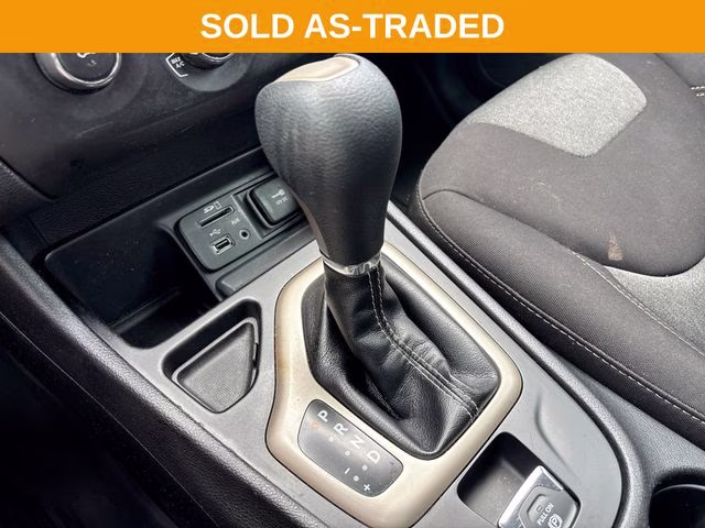 2018 Crystal Metallic Jeep Cherokee Latitude FWD SUV