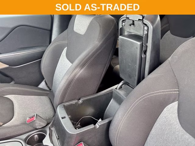 2018 Crystal Metallic Jeep Cherokee Latitude FWD SUV
