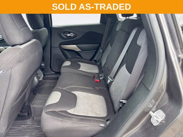2018 Crystal Metallic Jeep Cherokee Latitude FWD SUV