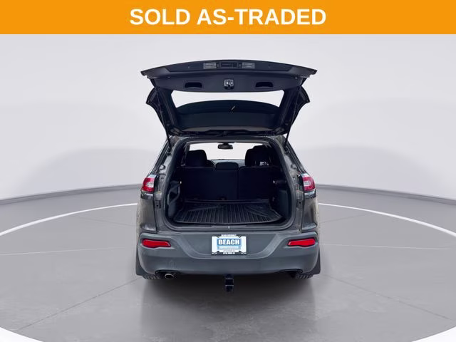 2018 Crystal Metallic Jeep Cherokee Latitude FWD SUV