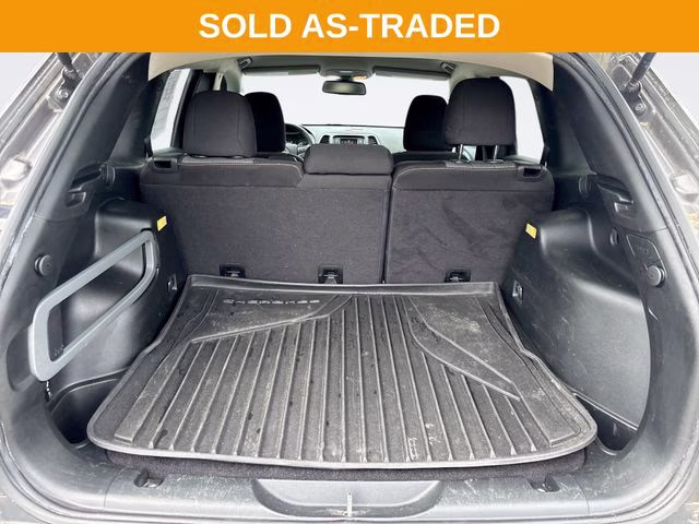 2018 Crystal Metallic Jeep Cherokee Latitude FWD SUV