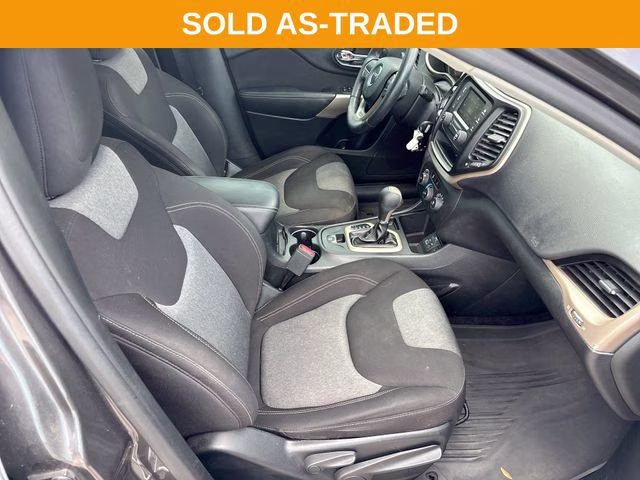 2018 Crystal Metallic Jeep Cherokee Latitude FWD SUV