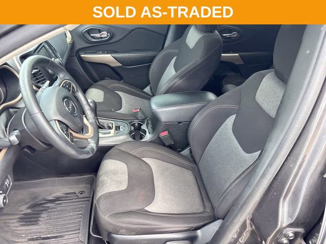 2018 Crystal Metallic Jeep Cherokee Latitude FWD SUV