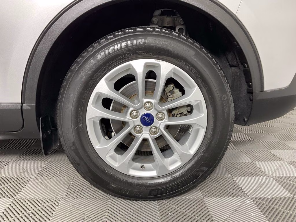 2020 Ingot Silver Ford Escape SE FWD SUV