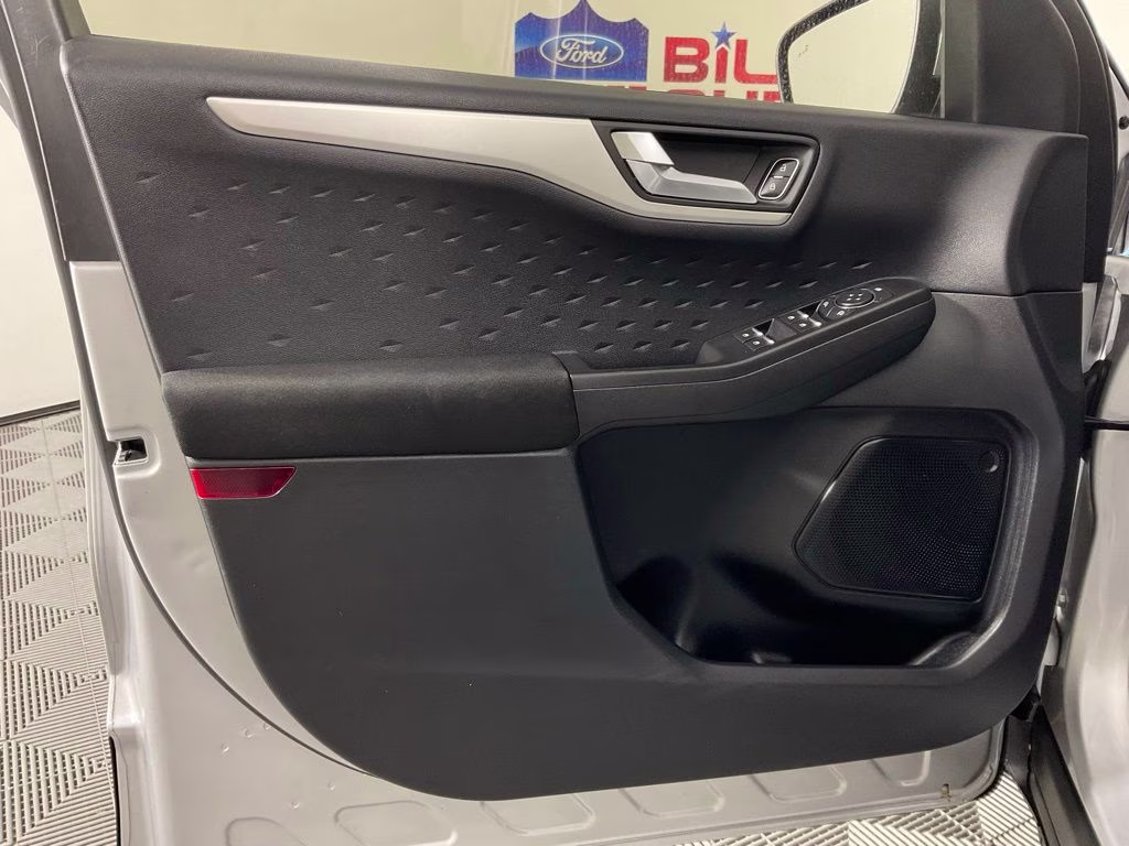 2020 Ingot Silver Ford Escape SE FWD SUV
