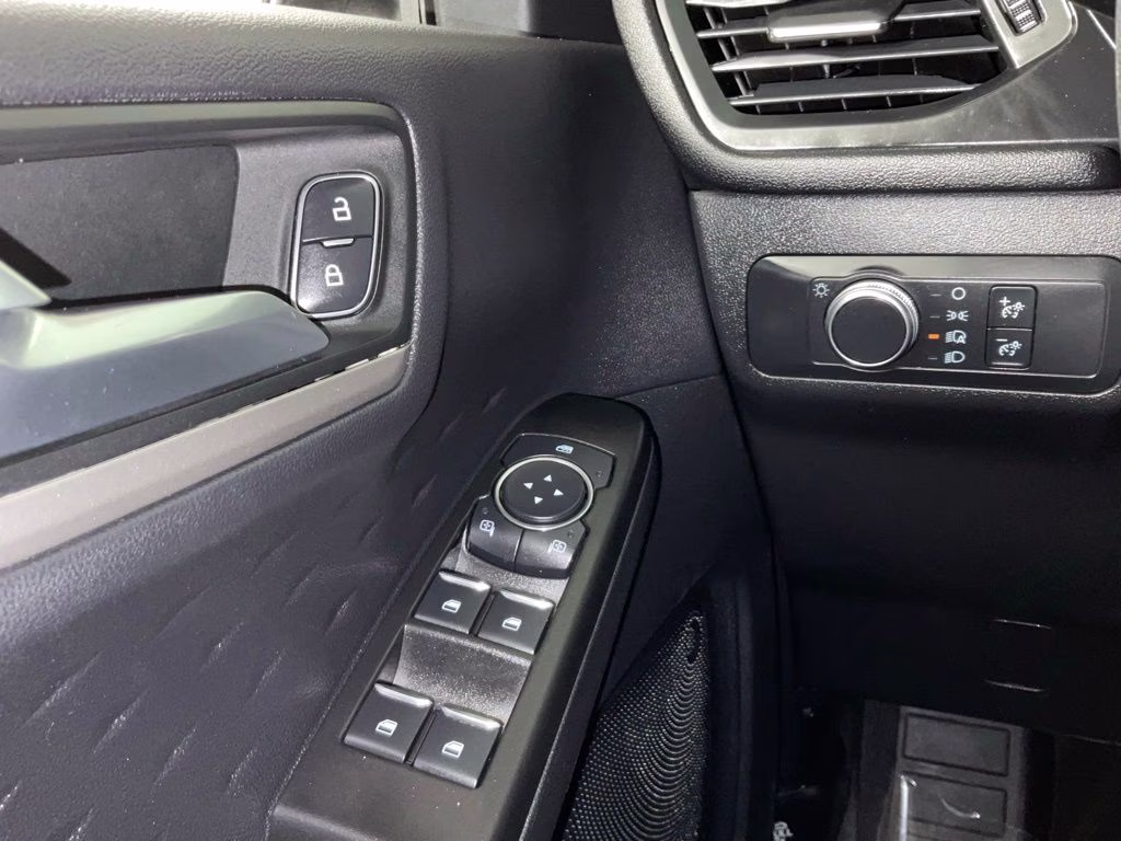 2020 Ingot Silver Ford Escape SE FWD SUV